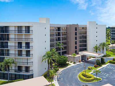 5279 Fountains Drive S