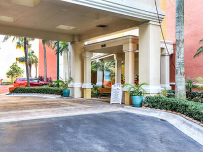 2650 Lake Shore Drive, Riviera Beach, FL 33404