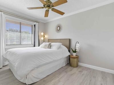 23 Lexington Lane W, Palm Beach Gardens, FL 33418