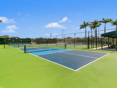 23 Lexington Lane W, Palm Beach Gardens, FL 33418