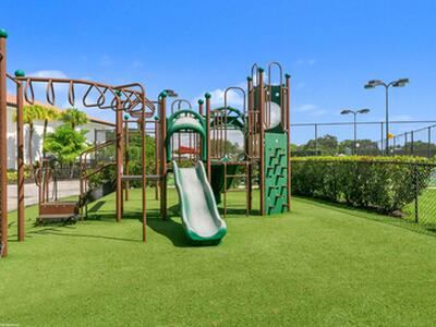 23 Lexington Lane W, Palm Beach Gardens, FL 33418