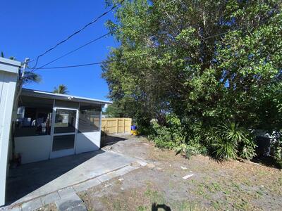 110 Old Spanish Trail, Lake Worth, FL 33462