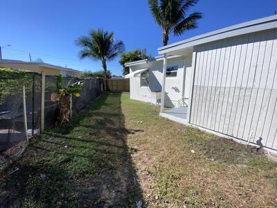 110 Old Spanish Trail, Lake Worth, FL 33462