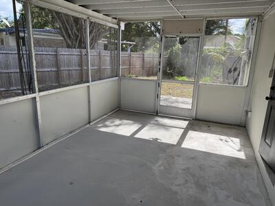 110 Old Spanish Trail, Lake Worth, FL 33462