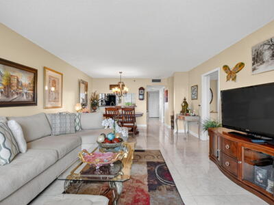 14460 Strathmore Lane, Delray Beach, FL 33446