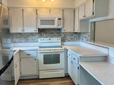 2950 SE Ocean Boulevard, Stuart, FL 34996