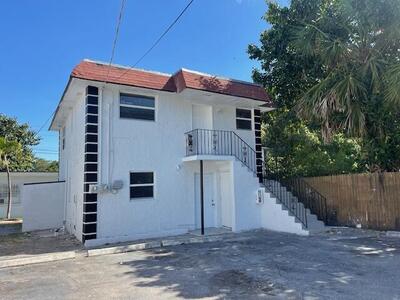 302 N Tamarind Avenue