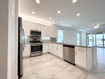 11650 SW Moon River Way, Port Saint Lucie, FL 34987