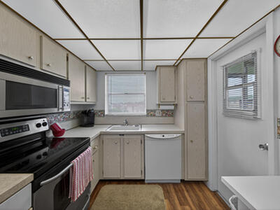 804 SE 7th Street, Deerfield Beach, FL 33441