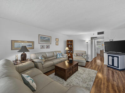 804 SE 7th Street, Deerfield Beach, FL 33441