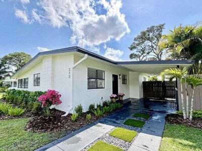 212 NE Entrada Avenue