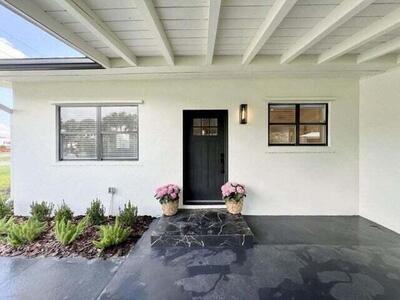 212 NE Entrada Avenue, Port Saint Lucie, FL 34952