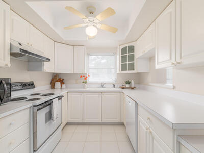 2950 SE Ocean Boulevard SE, Stuart, FL 34996