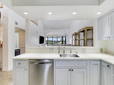 543 Bay Colony Drive N, Juno Beach, FL 33408