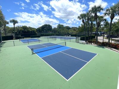 543 Bay Colony Drive N, Juno Beach, FL 33408