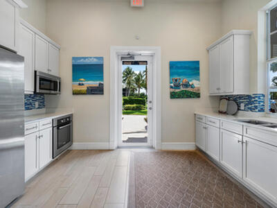 543 Bay Colony Drive N, Juno Beach, FL 33408