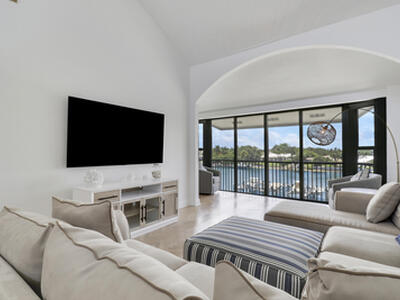 543 Bay Colony Drive N, Juno Beach, FL 33408