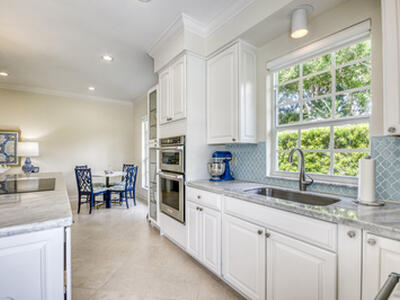 10182 SE Acorn Way, Jupiter, FL 33469