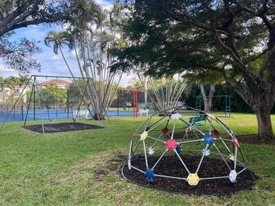 9775 Sun Pointe Drive, Boynton Beach, FL 33437