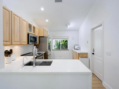 32 Admirals Court, Palm Beach Gardens, FL 33418