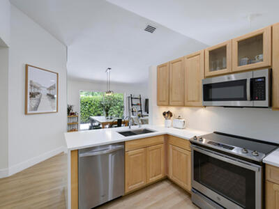 32 Admirals Court, Palm Beach Gardens, FL 33418