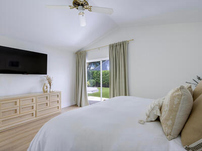 32 Admirals Court, Palm Beach Gardens, FL 33418