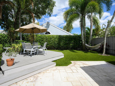 32 Admirals Court, Palm Beach Gardens, FL 33418