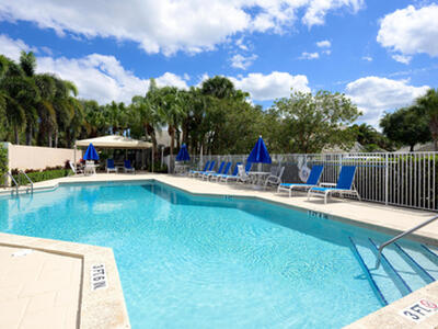 32 Admirals Court, Palm Beach Gardens, FL 33418