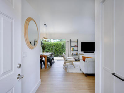 32 Admirals Court, Palm Beach Gardens, FL 33418