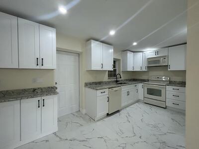 3176 S 25th Street, Fort Pierce, FL 34981