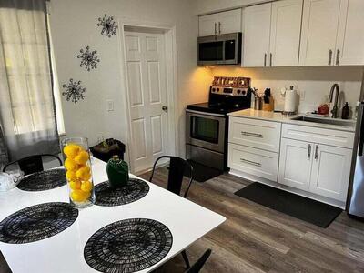 538 SW 7th Street, Hallandale Beach, FL 33009