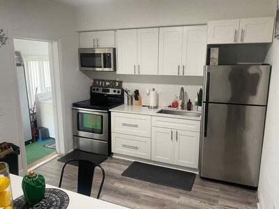 538 SW 7th Street, Hallandale Beach, FL 33009