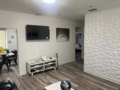 538 SW 7th Street, Hallandale Beach, FL 33009