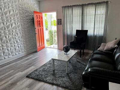 538 SW 7th Street, Hallandale Beach, FL 33009