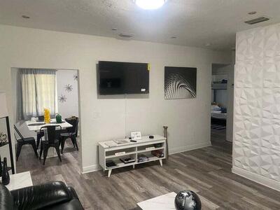 538 SW 7th Street, Hallandale Beach, FL 33009