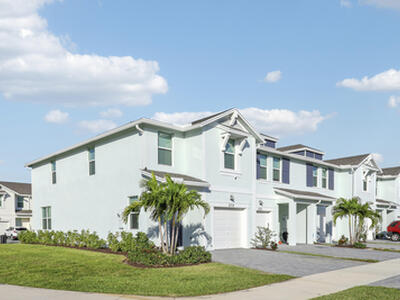 5719 SE Edgewater Circle