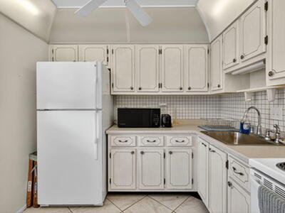 2152 NE 1st Way, Boynton Beach, FL 33435