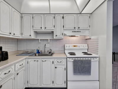 2152 NE 1st Way, Boynton Beach, FL 33435