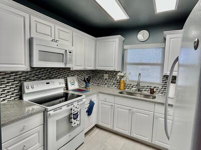 5289 Lakefront Boulevard