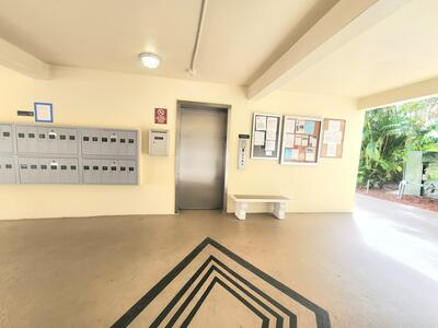 3959 Via Poinciana, Lake Worth, FL 33467