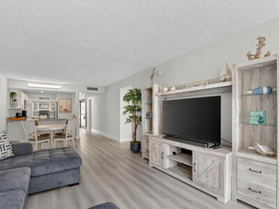 8 Royal Palm Way, Boca Raton, FL 33432