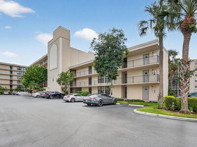 8 Royal Palm Way, Boca Raton, FL 33432