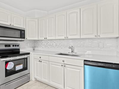 2044 Hythe C, Boca Raton, FL 33434