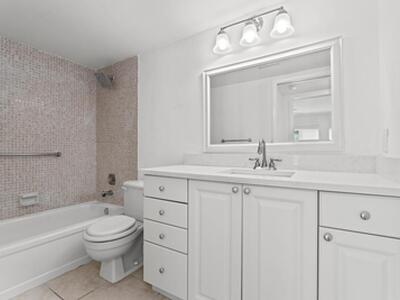 2044 Hythe C, Boca Raton, FL 33434