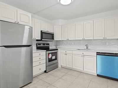 2044 Hythe C, Boca Raton, FL 33434