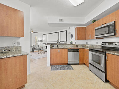 140 SW Peacock Boulevard, Port Saint Lucie, FL 34986