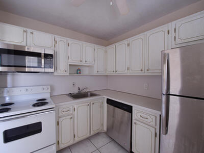 2102 NE 1st Way, Boynton Beach, FL 33435