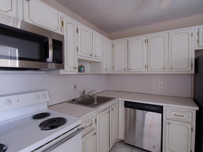 2102 NE 1st Way, Boynton Beach, FL 33435