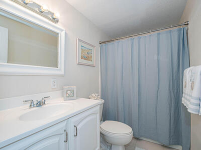 2800 Indian River Boulevard, Vero Beach, FL 32960