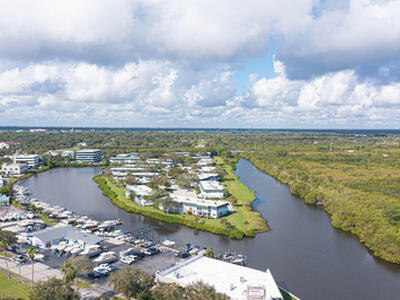 2800 Indian River Boulevard, Vero Beach, FL 32960